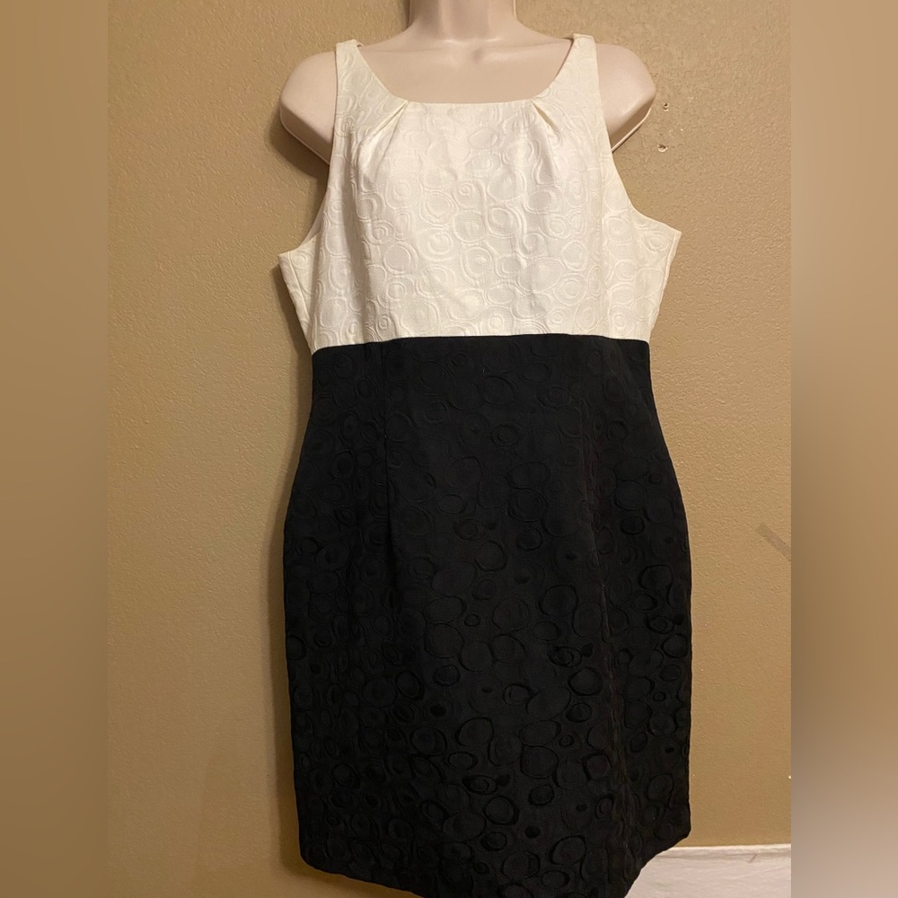 Jones Wear Dress Elegant Black/White Sleeveless Cocktail Dress Size 14P Petite